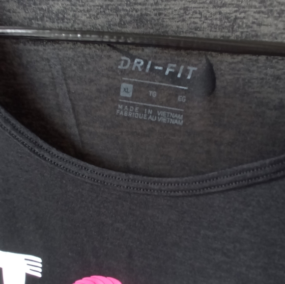 Nike XL Dry-Fit T-shirt - Picture 4 of 5